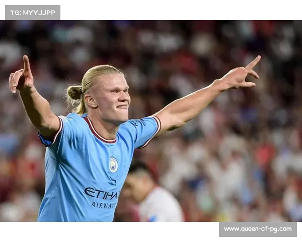 哈兰德点射破门后滑跪庆祝，复制经典进球画面